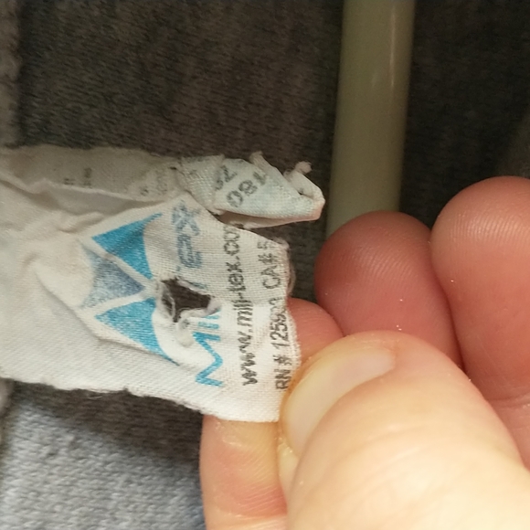 No name brand pit to pit is 26 1/2 grey - Picture 7 of 12